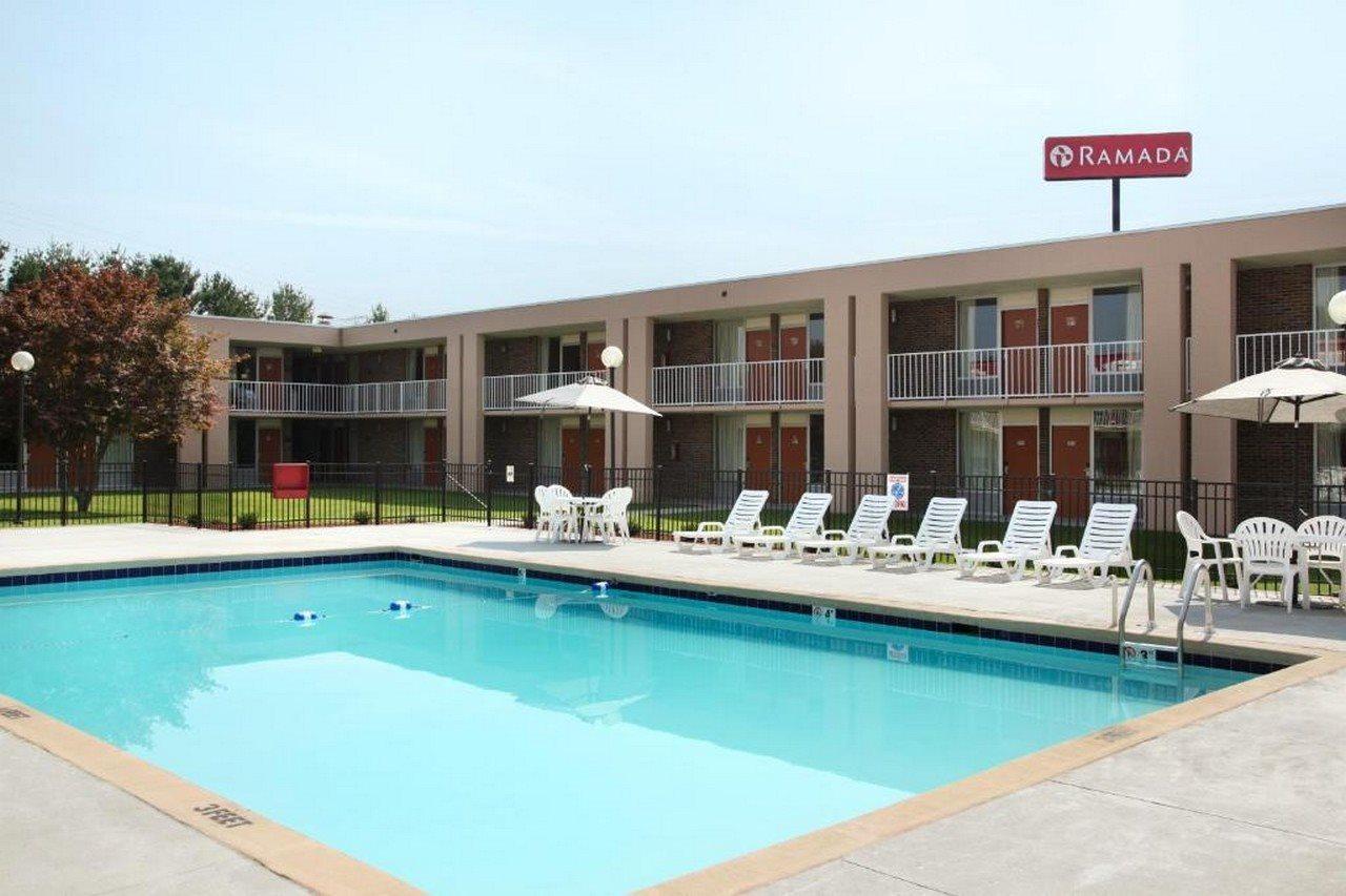 Ramada By Wyndham Wytheville Εξωτερικό φωτογραφία