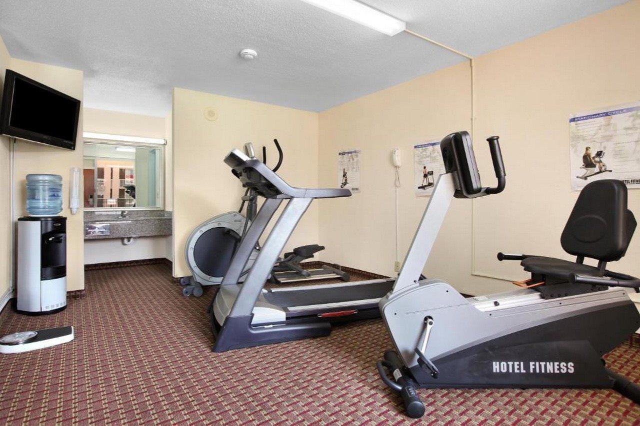 Ramada By Wyndham Wytheville Εξωτερικό φωτογραφία