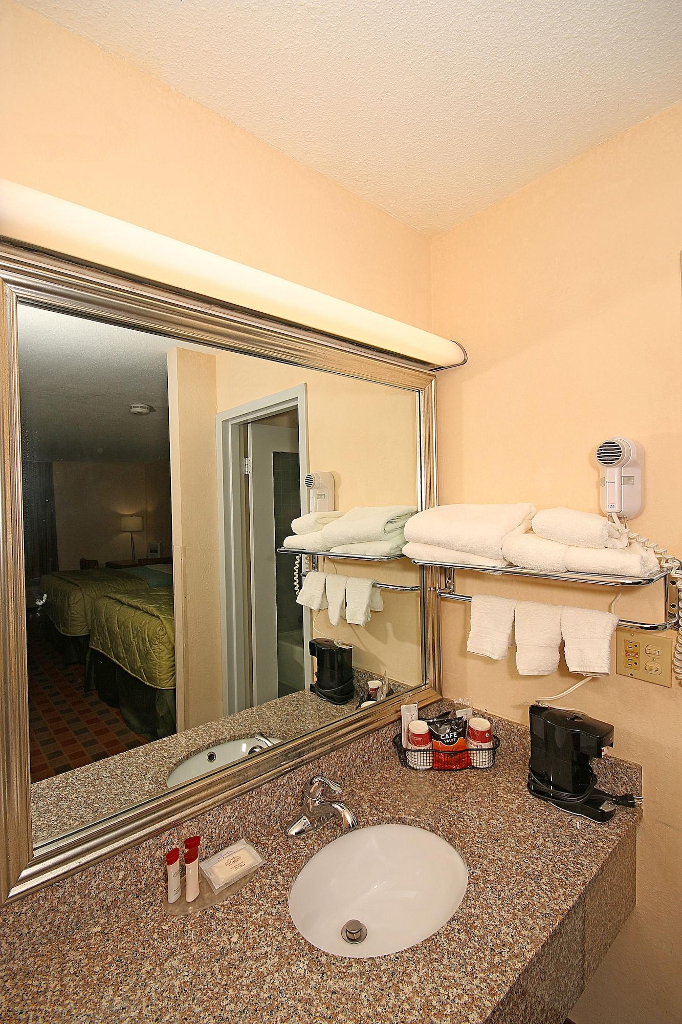 Ramada By Wyndham Wytheville Εξωτερικό φωτογραφία