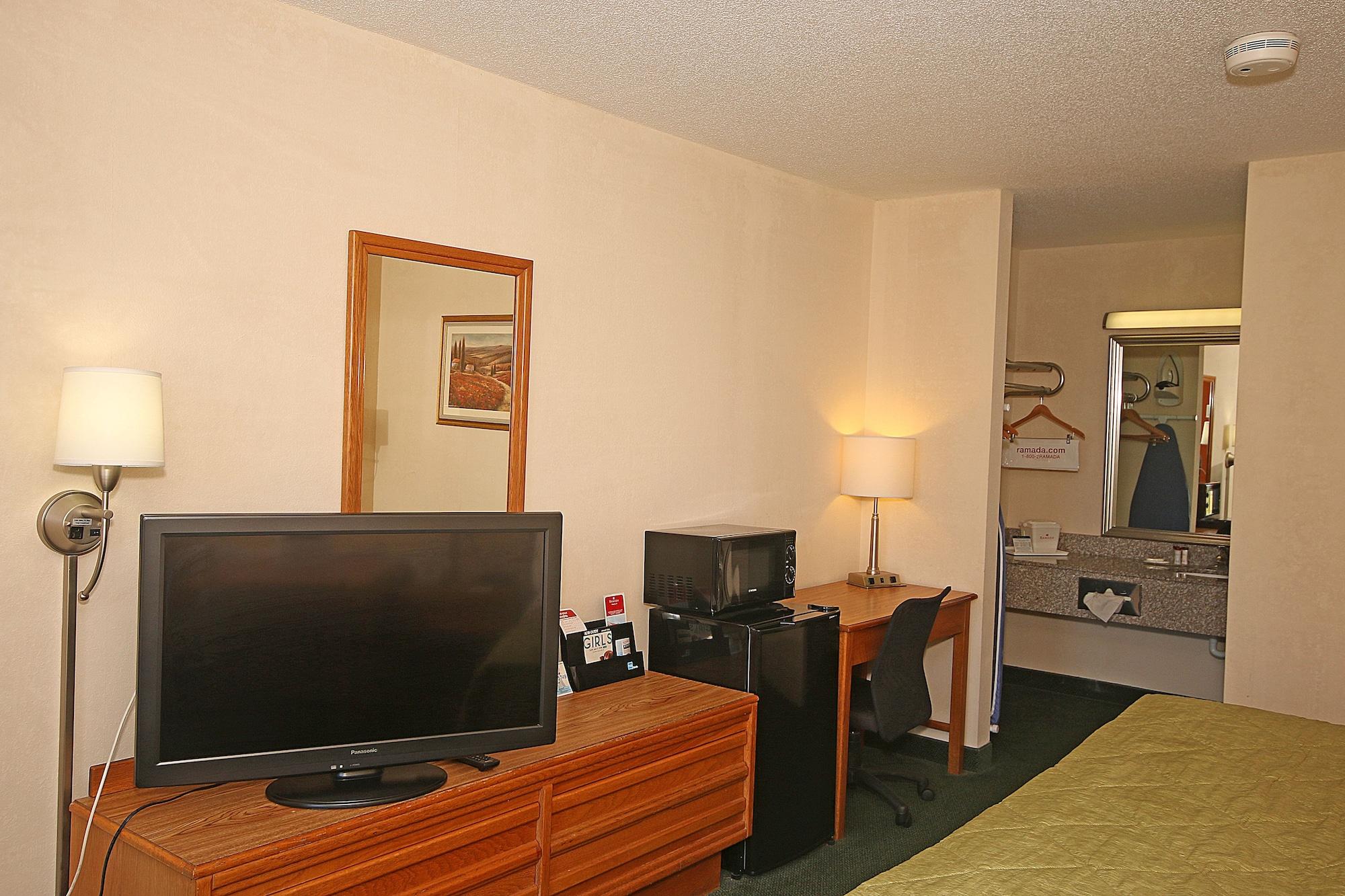 Ramada By Wyndham Wytheville Εξωτερικό φωτογραφία