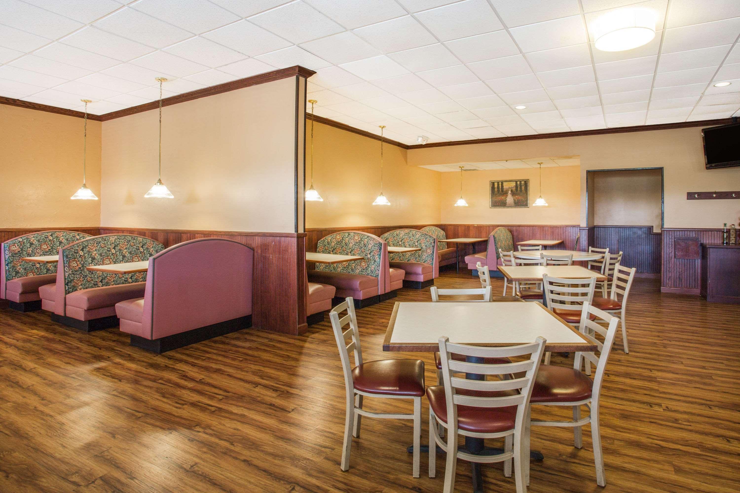 Ramada By Wyndham Wytheville Εξωτερικό φωτογραφία