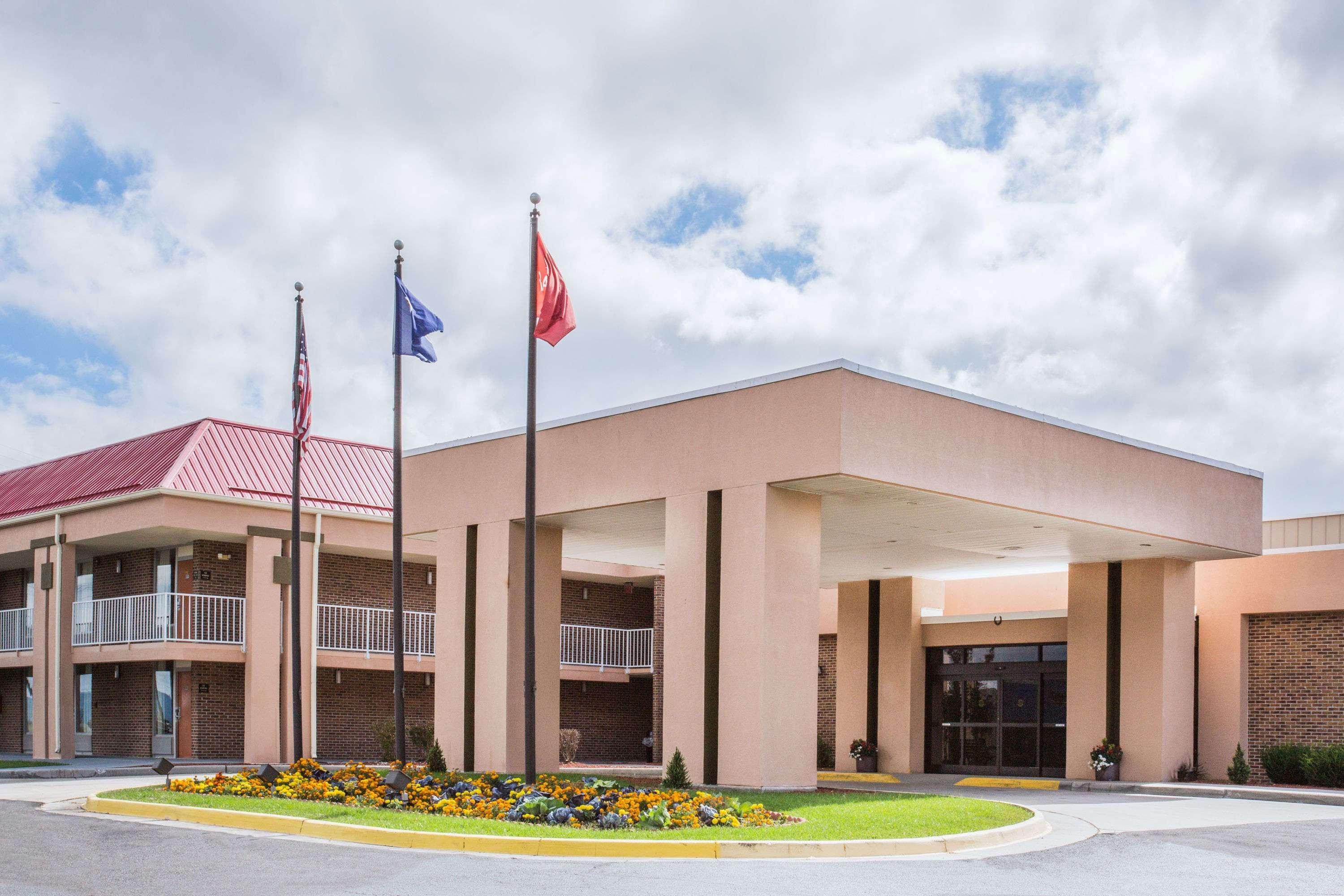 Ramada By Wyndham Wytheville Εξωτερικό φωτογραφία