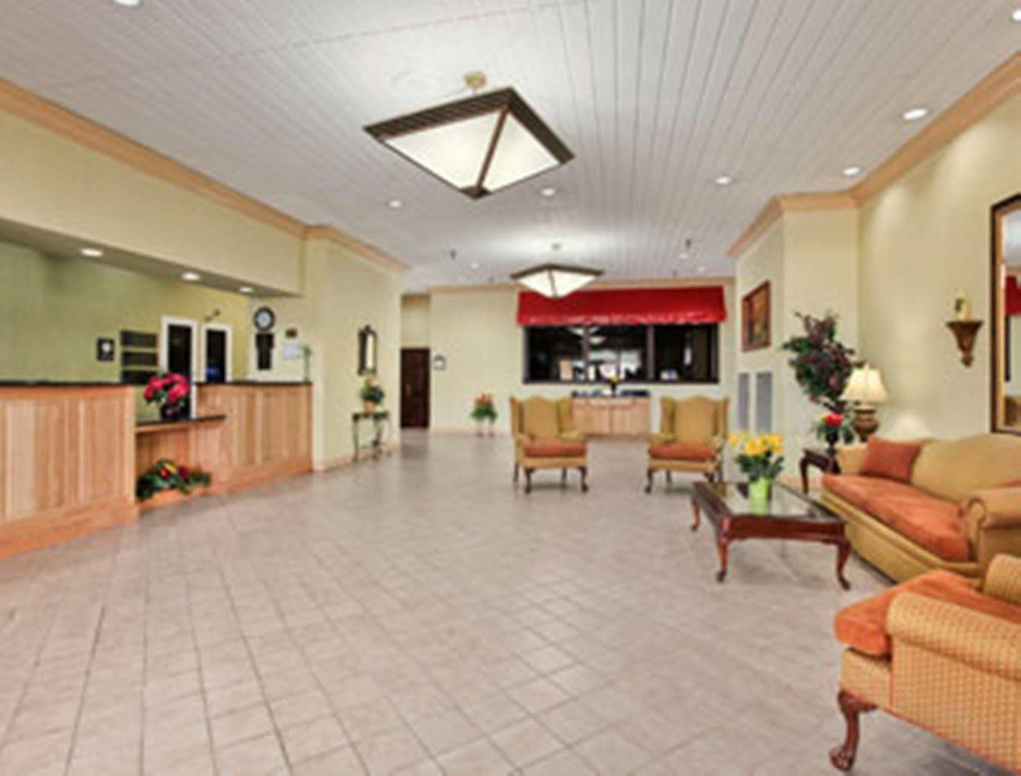 Ramada By Wyndham Wytheville Εξωτερικό φωτογραφία