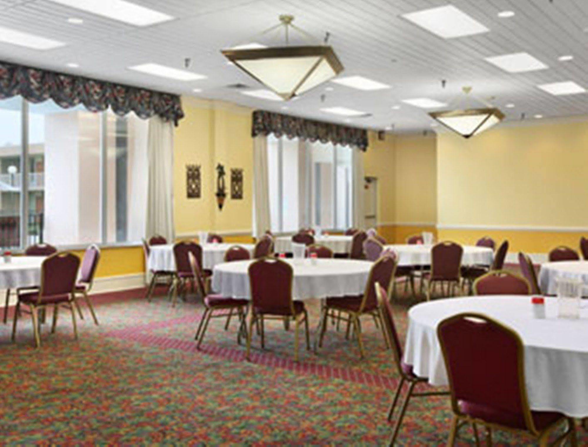 Ramada By Wyndham Wytheville Εξωτερικό φωτογραφία