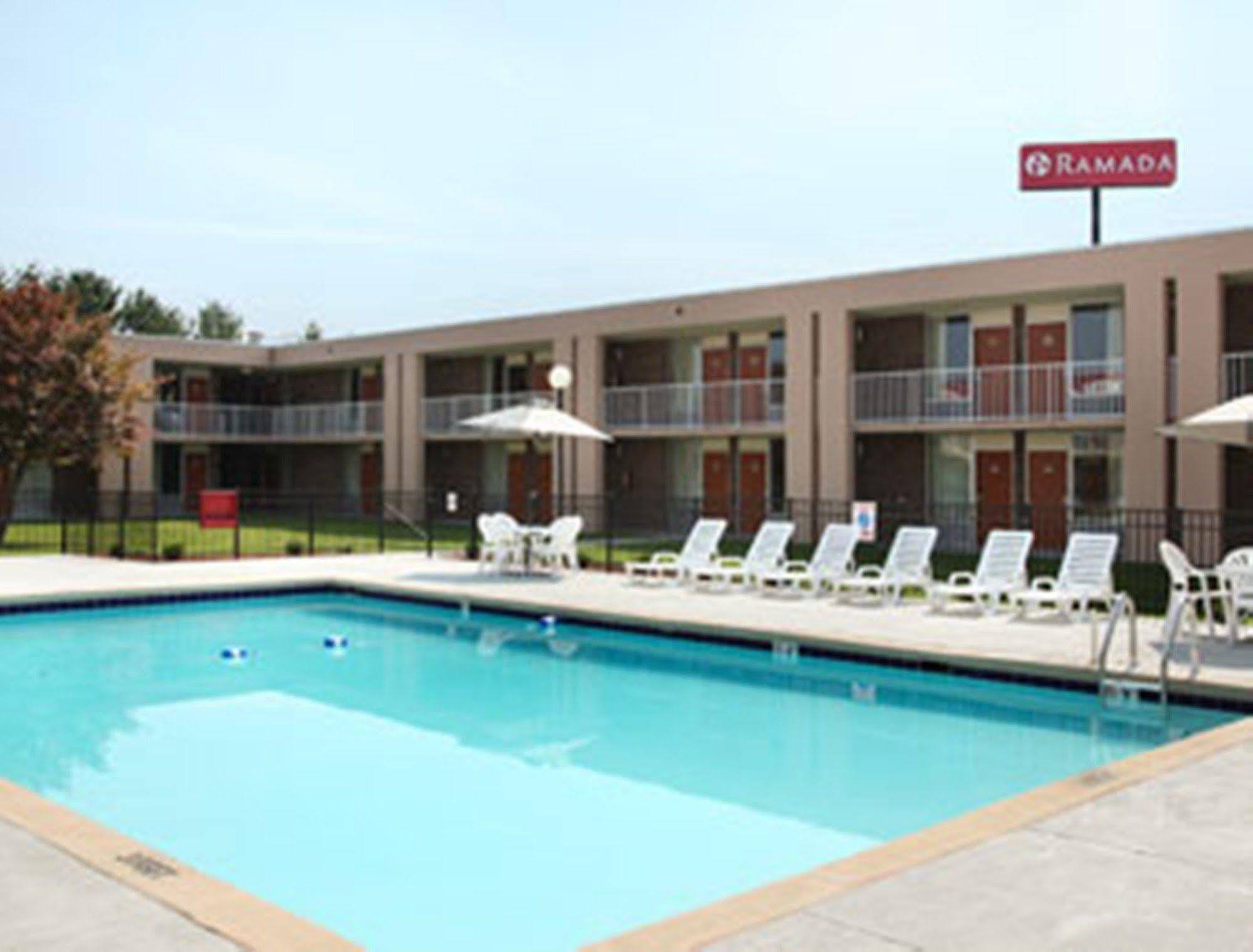 Ramada By Wyndham Wytheville Εξωτερικό φωτογραφία