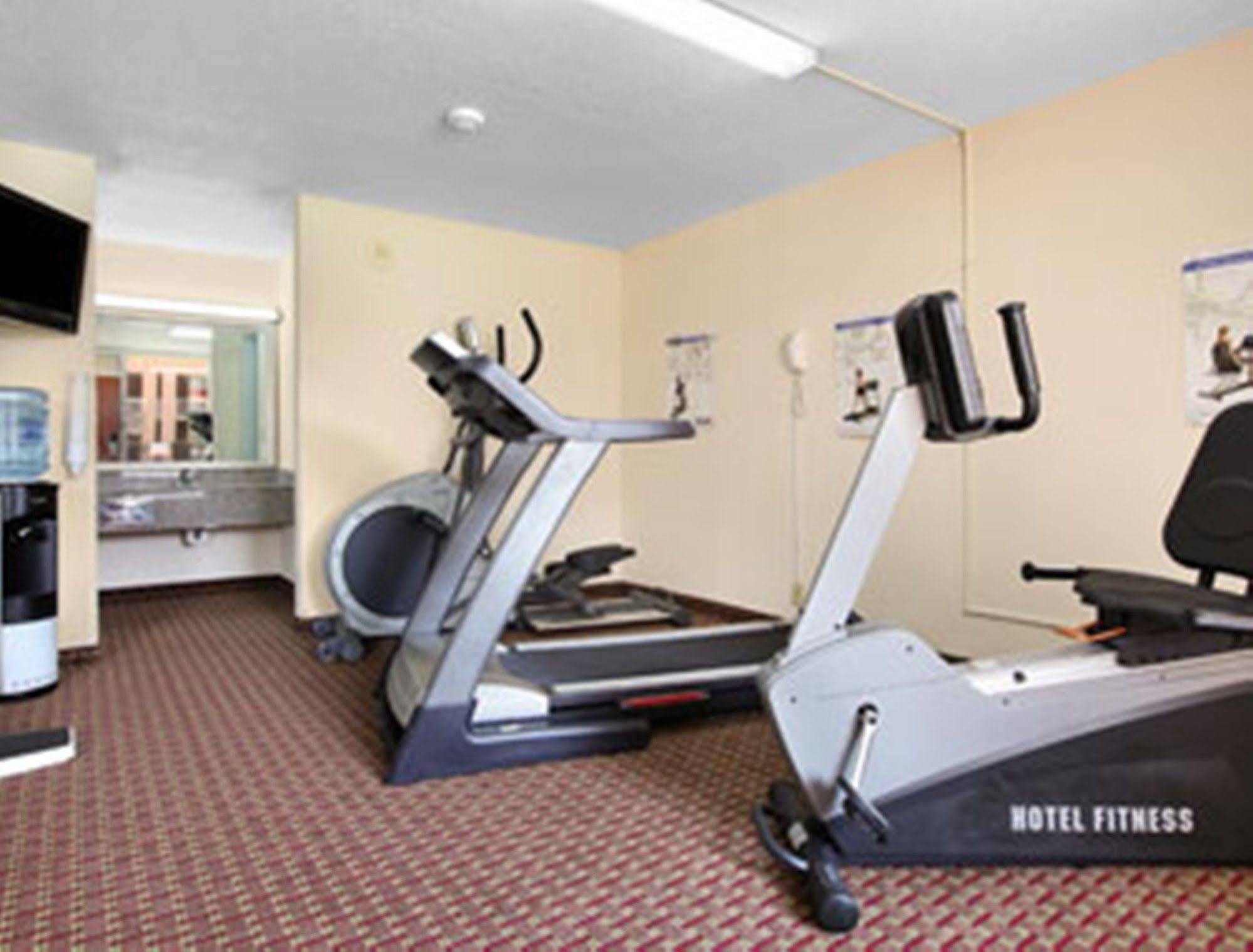 Ramada By Wyndham Wytheville Εξωτερικό φωτογραφία