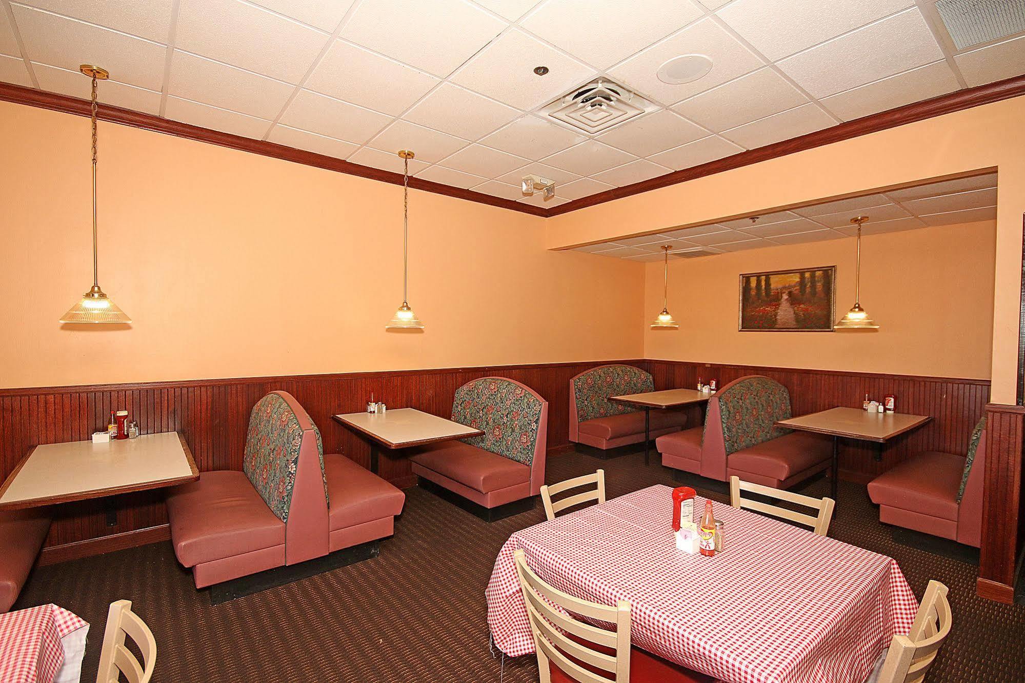 Ramada By Wyndham Wytheville Εξωτερικό φωτογραφία