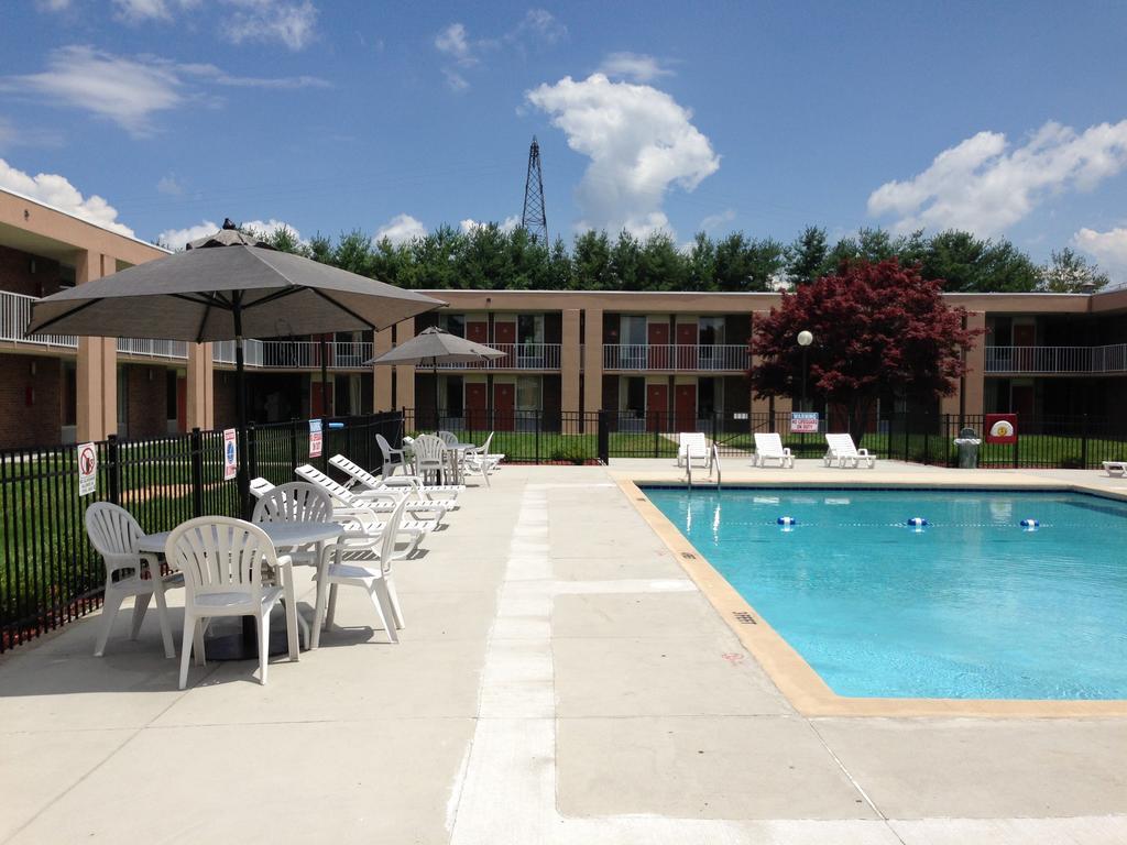 Ramada By Wyndham Wytheville Εξωτερικό φωτογραφία