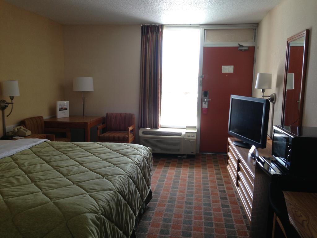 Ramada By Wyndham Wytheville Εξωτερικό φωτογραφία